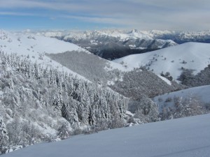 Carnevale di Schignano, cime innevate ma corteo ok