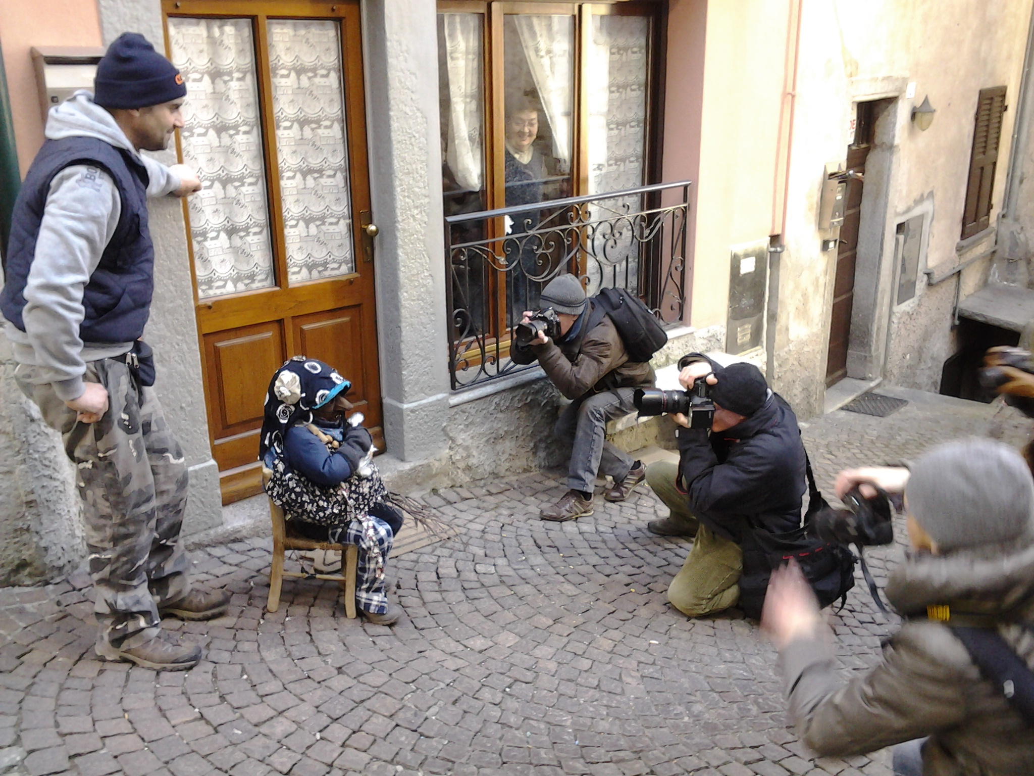 Carnevale di Schignano, piccolo brut in posa